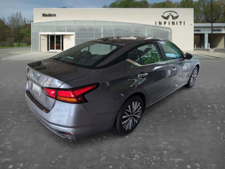 Used 2025 Gun Metallic Nissan SV image 4