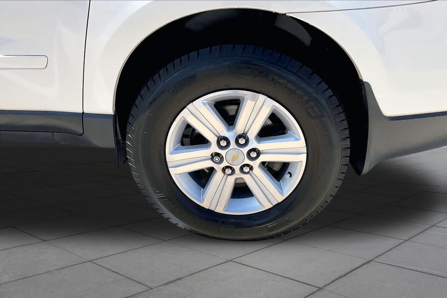 Used 2013 White Diamond Tricoat Chevrolet LT image 11