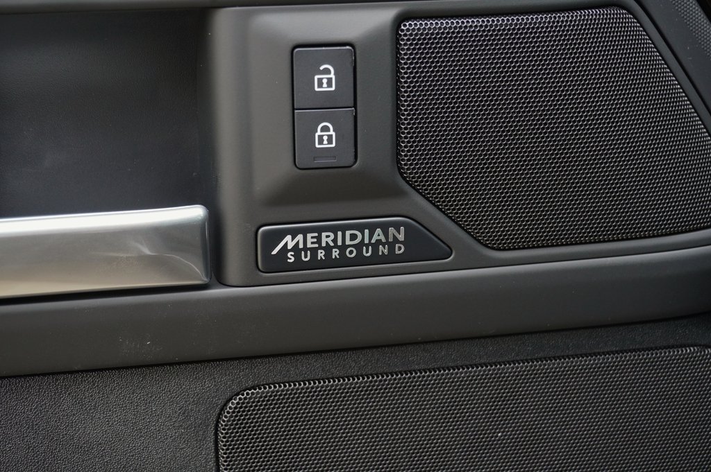 2025 LAND ROVER DEFENDER - Image 12