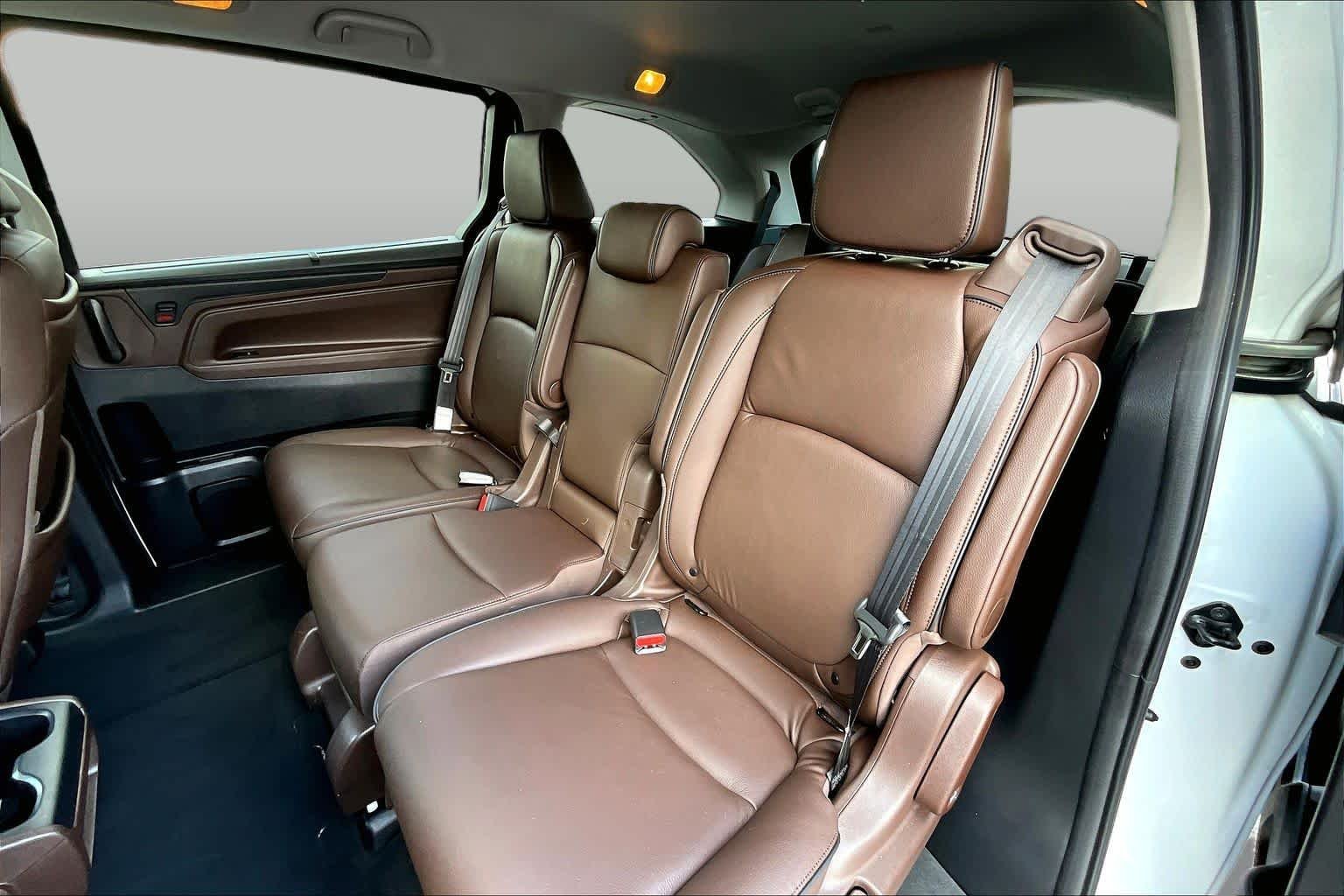 Used 2025 Platinum White Pearl Honda Touring image 20