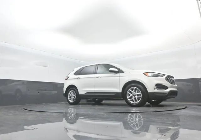 Certified Used 2024 White Metallic Ford SEL image 34