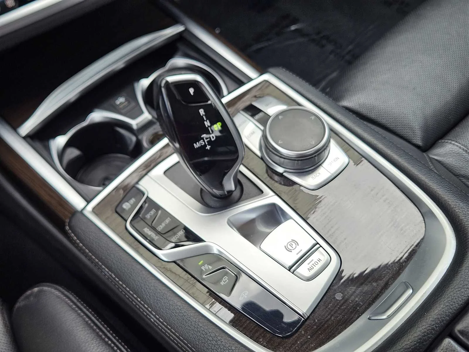 Used 2021 Dark Graphite Metallic BMW 740i xDrive image 14