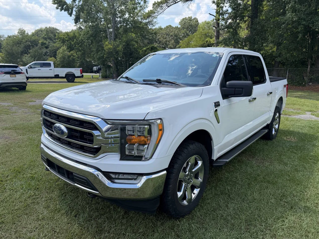 Used 2023 White Ford XLT 4x4 4dr SuperCrew 5.5 ft. SB image 1