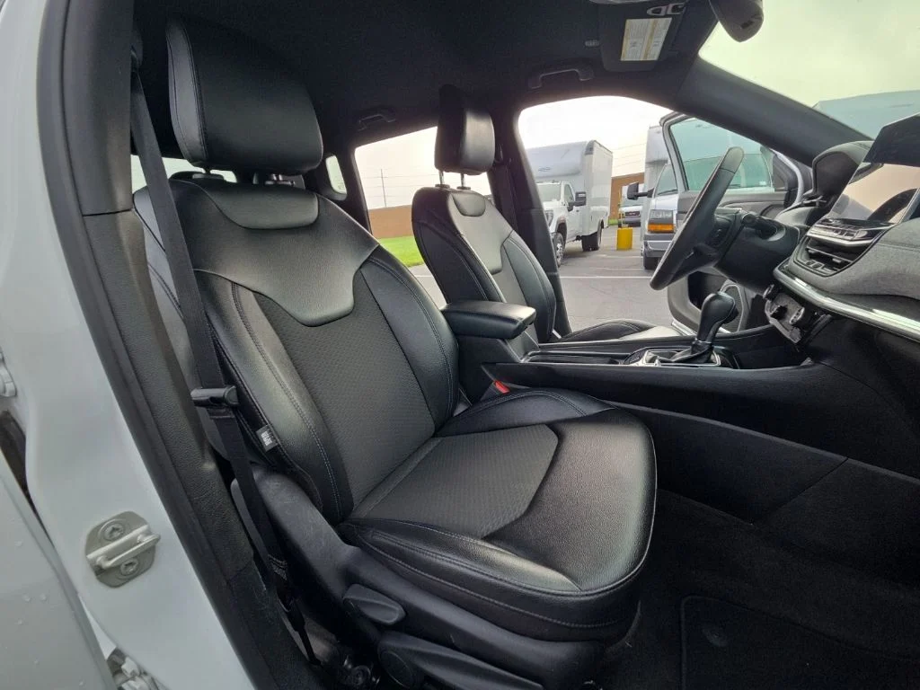 Used 2024 White Jeep Latitude image 23