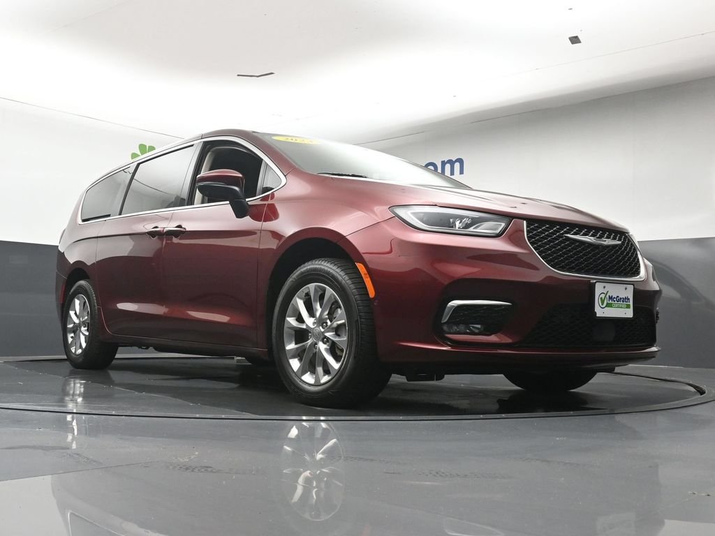 Used 2023 Red Chrysler Touring L image 26