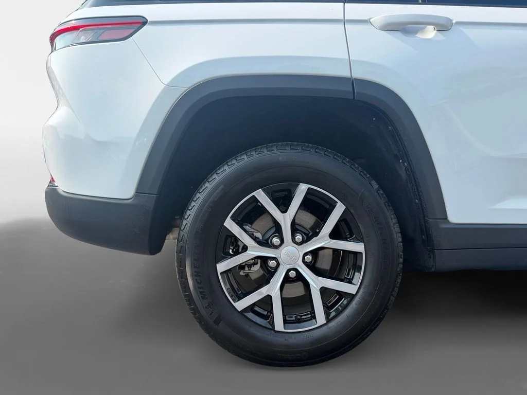 Used 2025 White Jeep Limited image 10