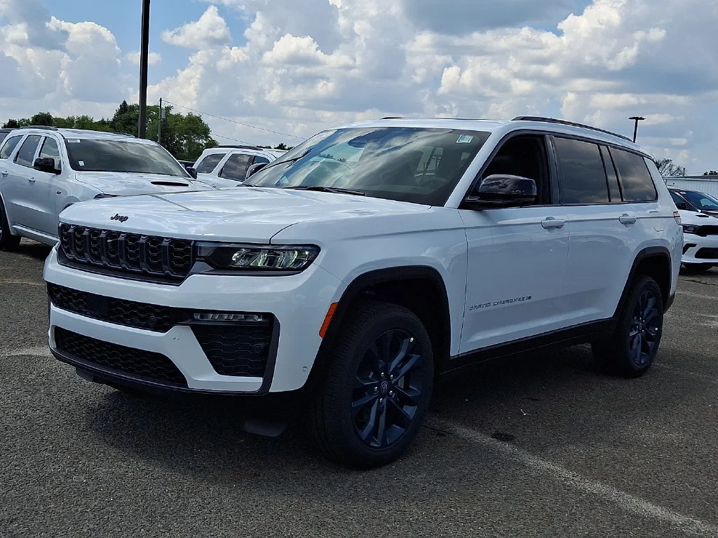 New 2026 Bright White Clear-Coat Exterior Paint Jeep 85th Anniversary Edition image 4