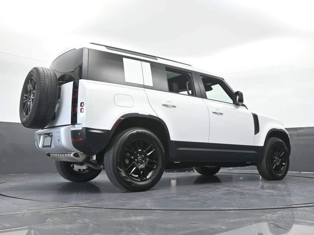 Used 2025 White Land Rover S image 77