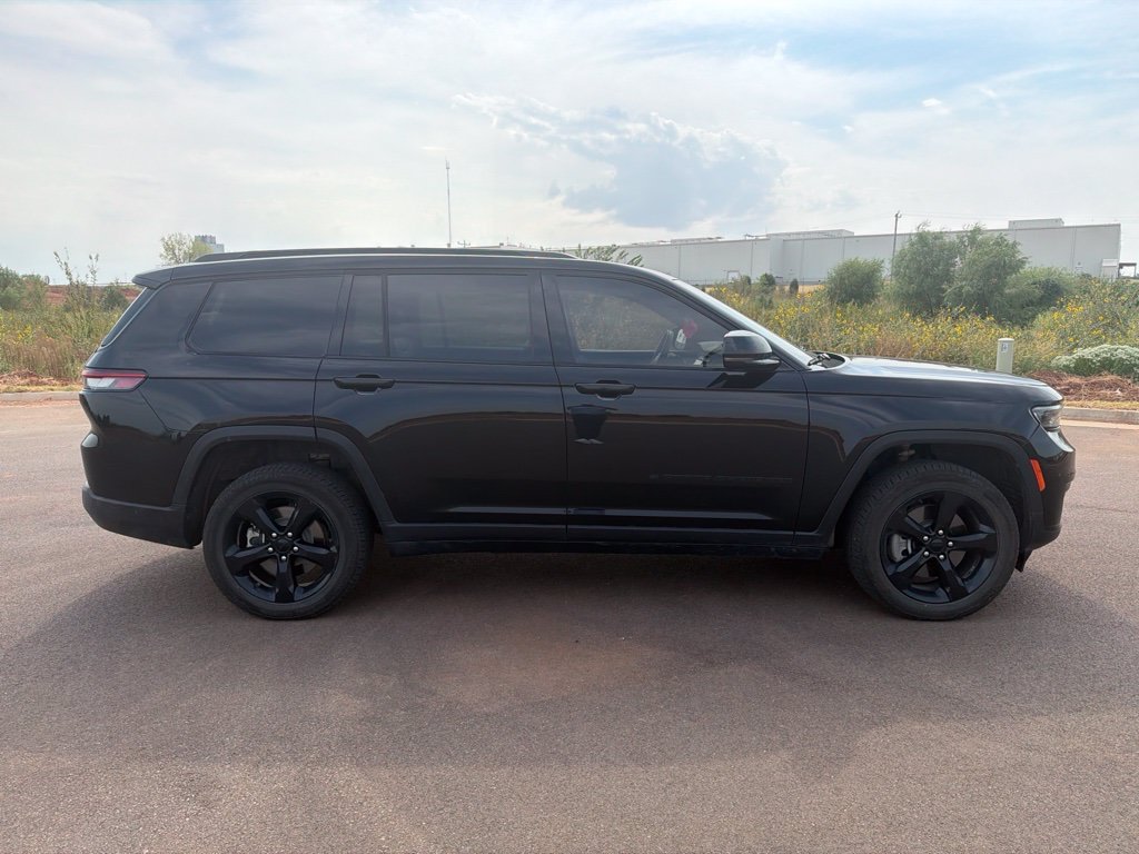 Used 2022 Diamond Black Jeep Altitude image 4