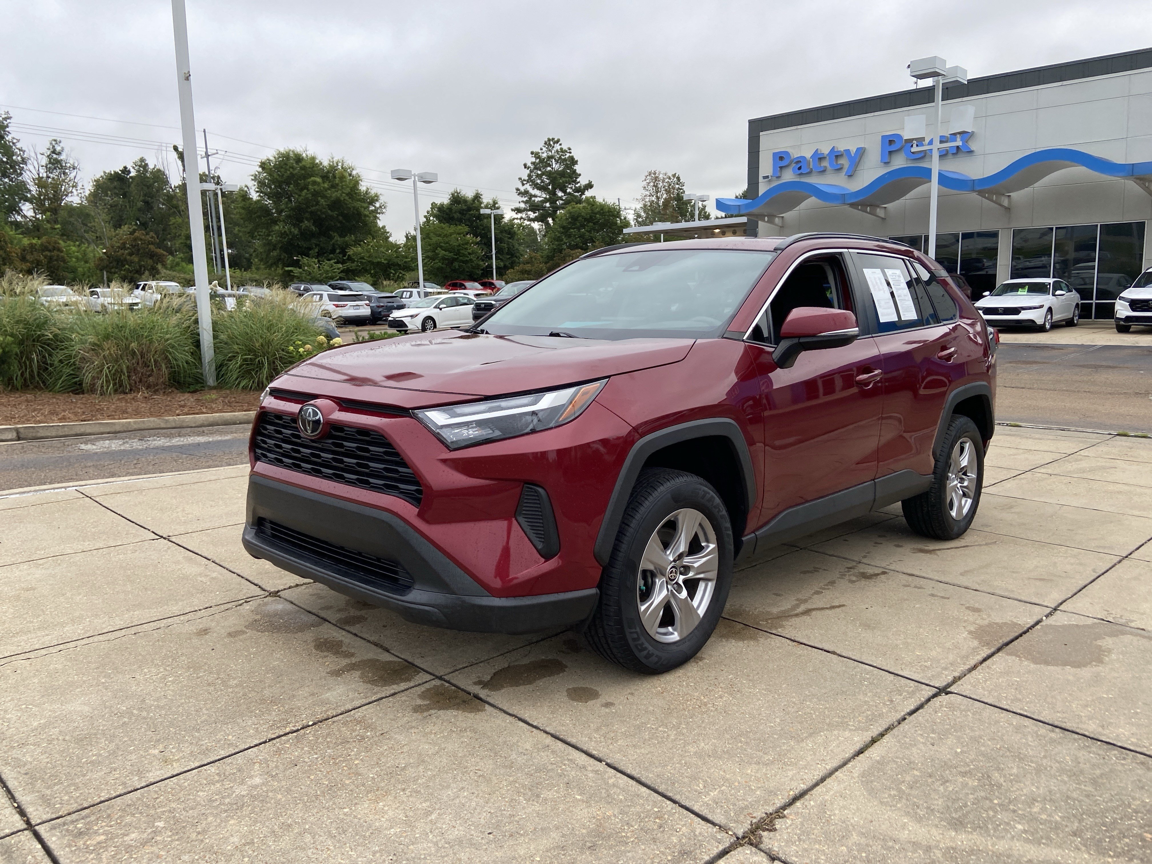 Used 2022 Ruby Flare Pearl Toyota XLE image 4