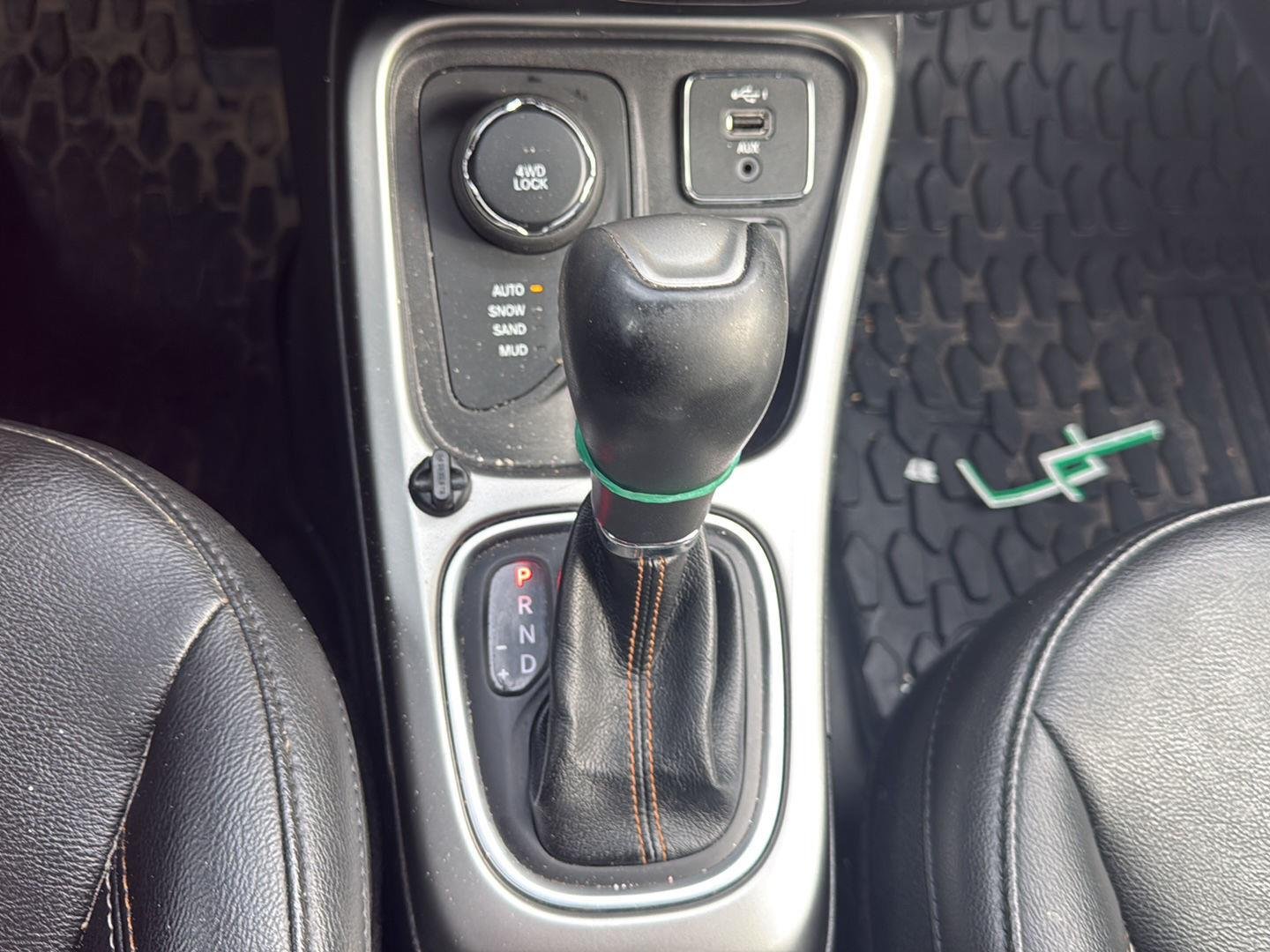 Used 2019 Jazz Blue Pearlcoat Jeep Latitude image 13