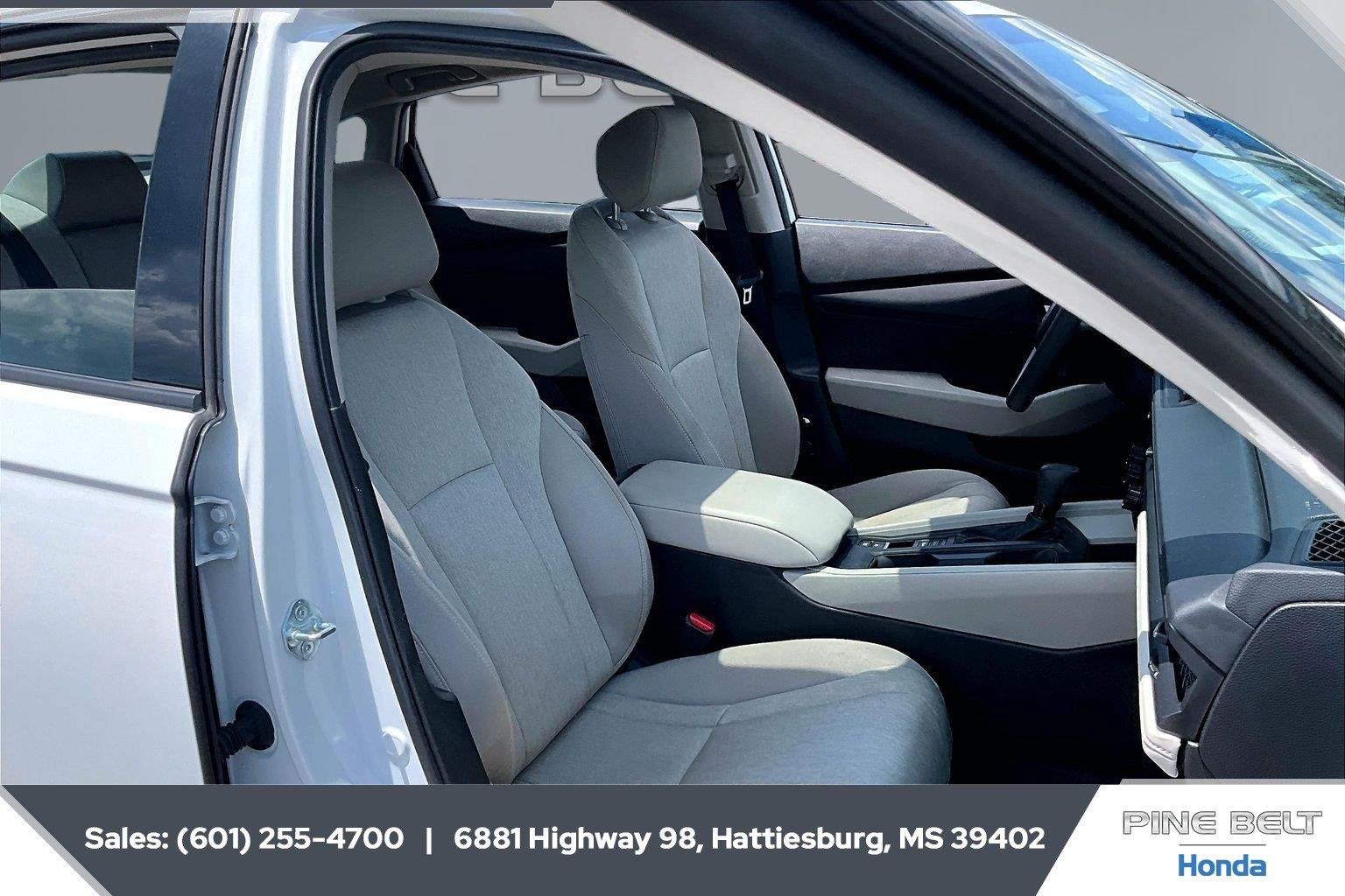 Used 2025 Platinum White Pearl Honda SE image 6