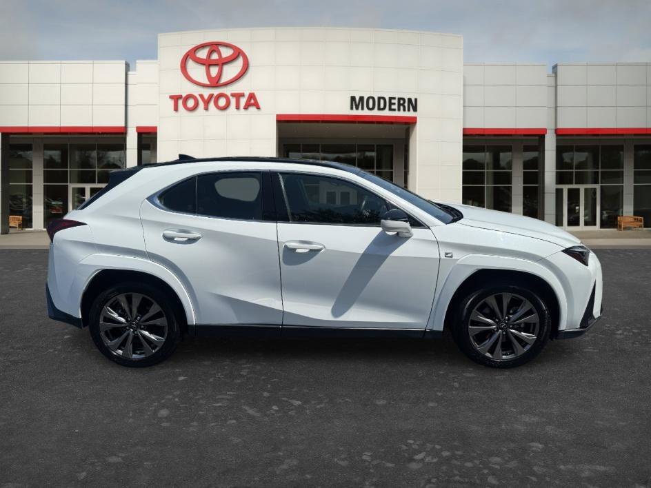 Used 2023 Ultra White Lexus UX 250h F SPORT Handling image 4