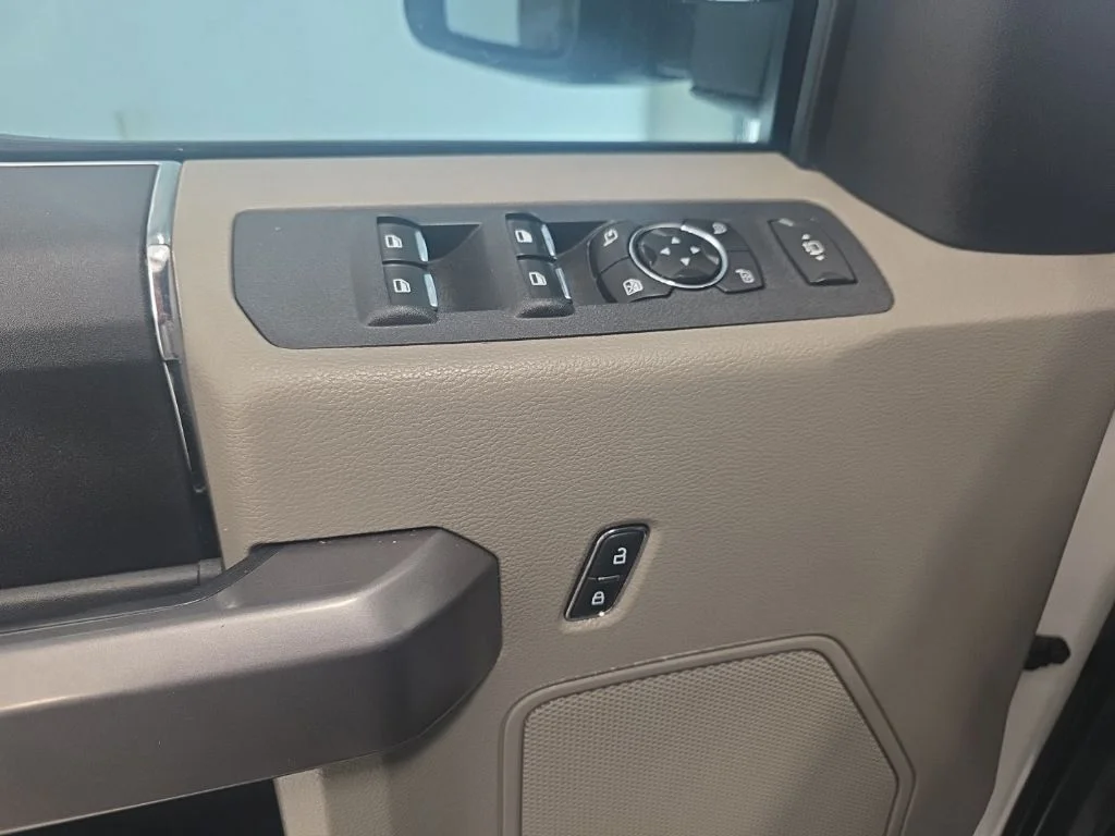 Used 2021 Oxford White Ford XLT image 19