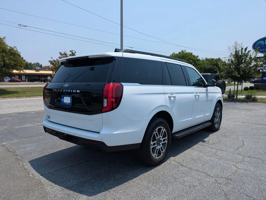 New 2026 Oxford White Ford Active image 4