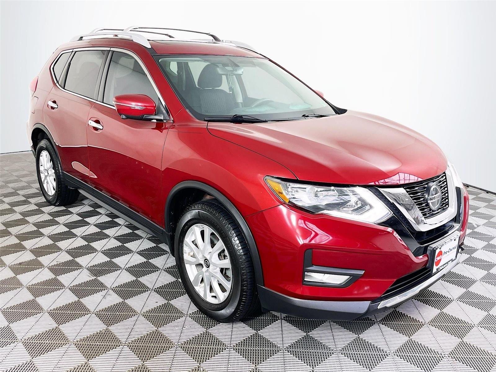 Used 2018 RED NISSAN  image 1