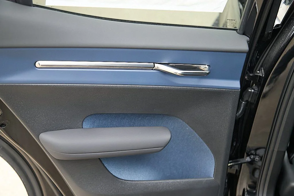 New 2026 Onyx Black Volvo Plus image 15