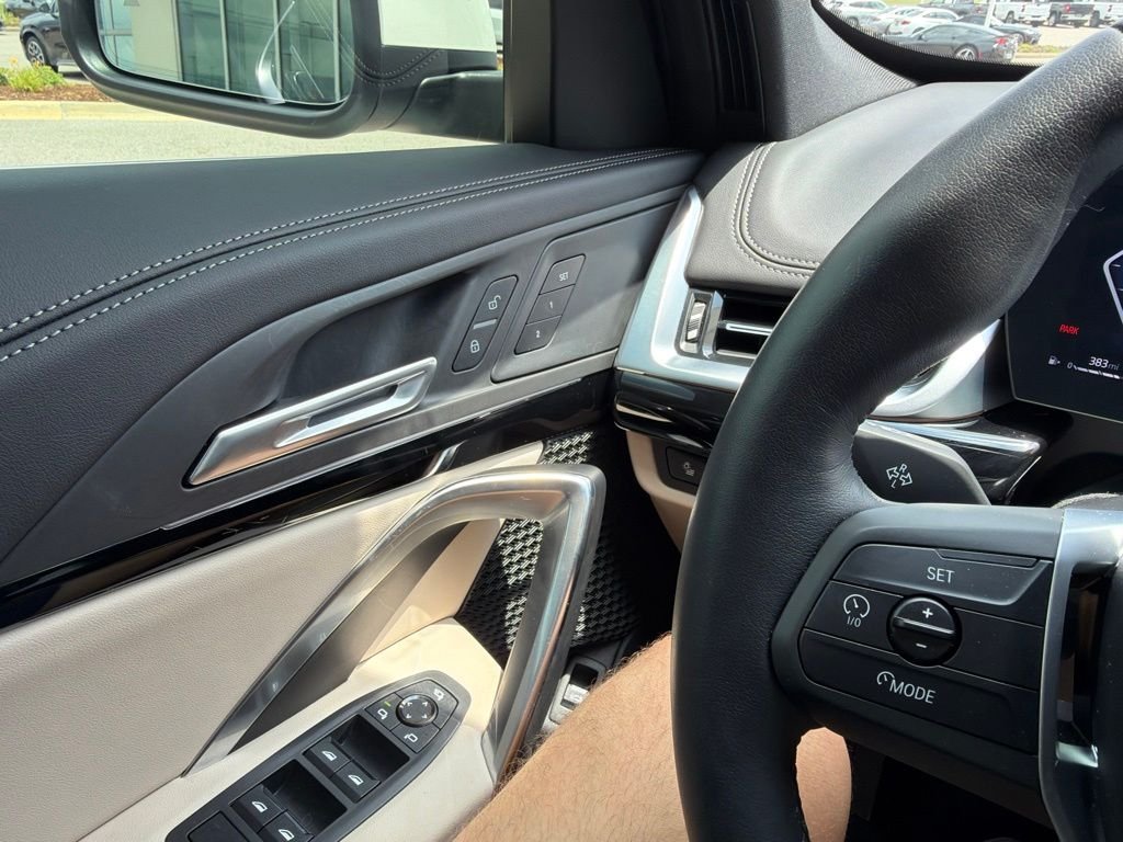 Used 2025 White BMW xDrive28i image 21