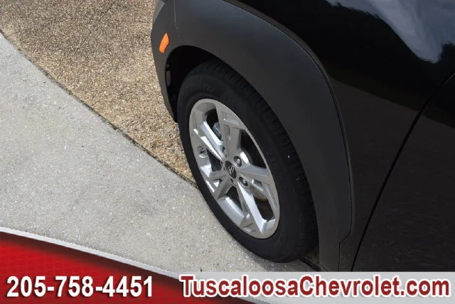 Used 2022 Black Hyundai SEL image 17