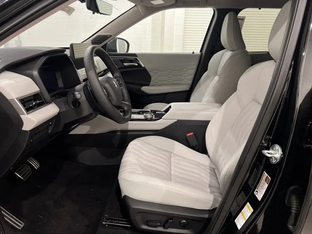 2025 Mitsubishi Outlander SEL Platinum Edition - Photo 9