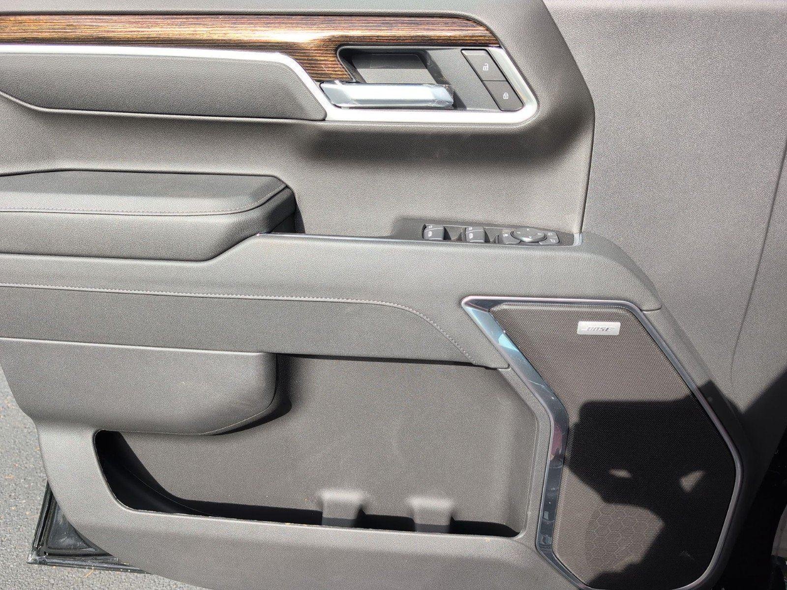 New 2026 Onyx Black GMC Elevation image 18