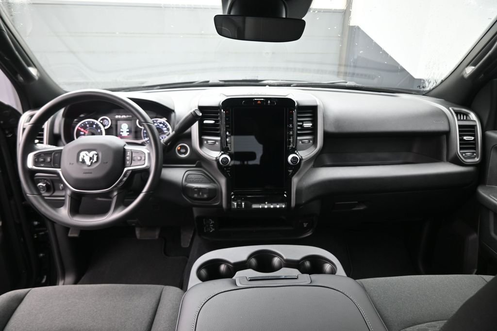 New 2026 Diamond Black Crystal Pearl-Coat Exterior Paint RAM Tradesman image 25