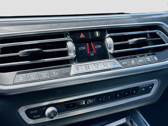 Used 2020 White BMW M50i image 16
