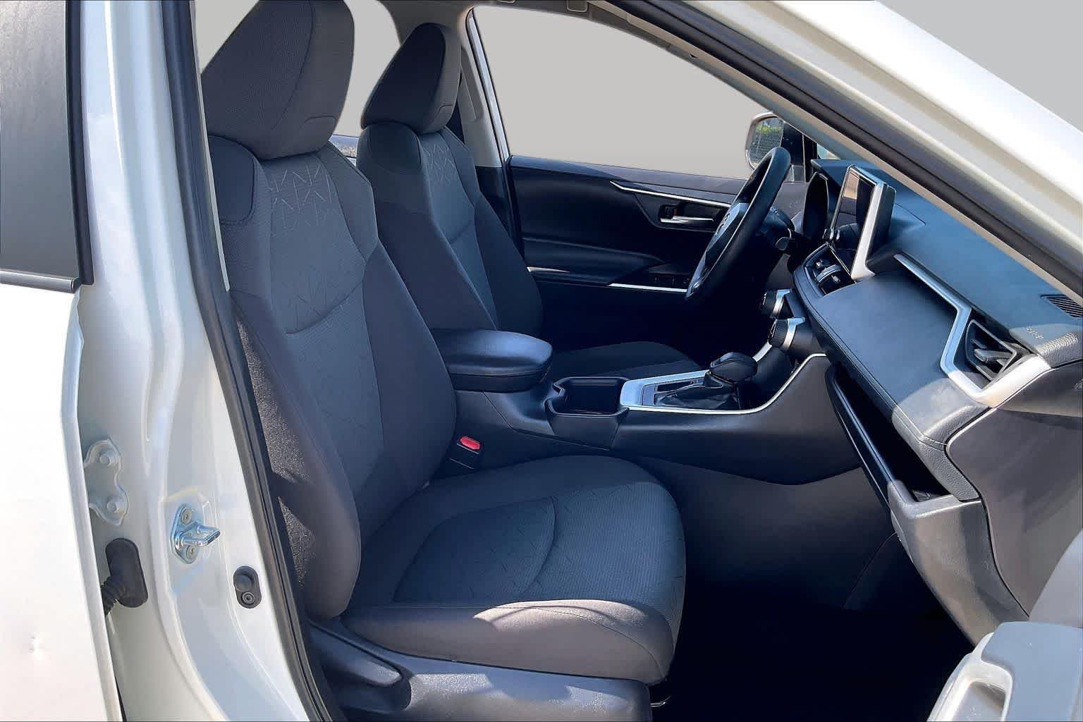 Used 2025 Ice Cap Toyota XLE image 9