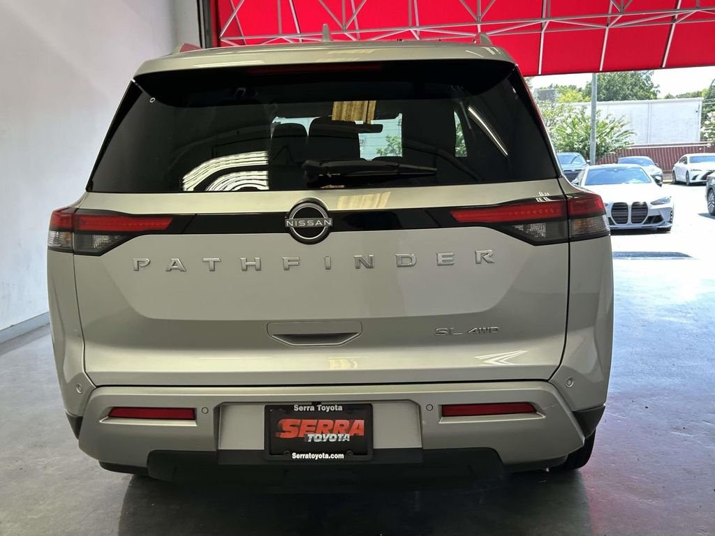 Used 2025 Silver Nissan SL image 4