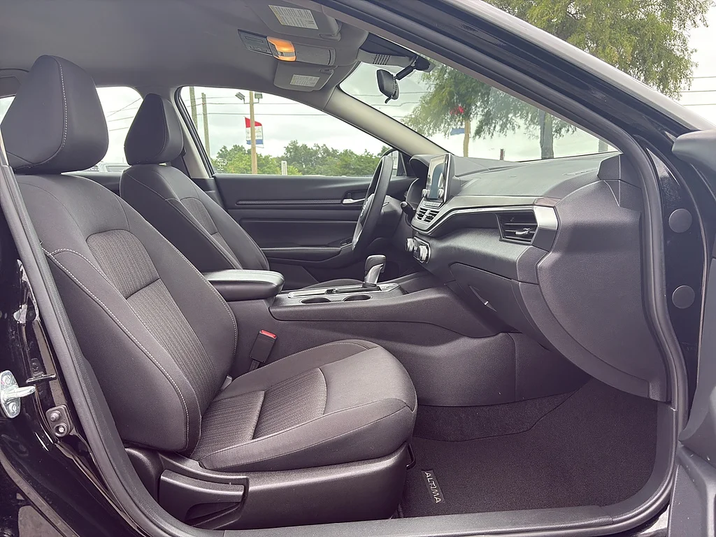 Used 2025 Super Black Nissan  image 15