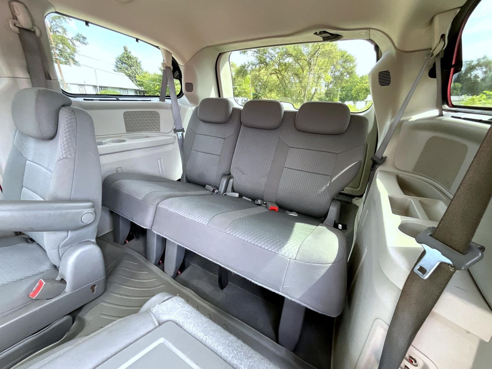 Used 2010 Red Chrysler Touring image 22