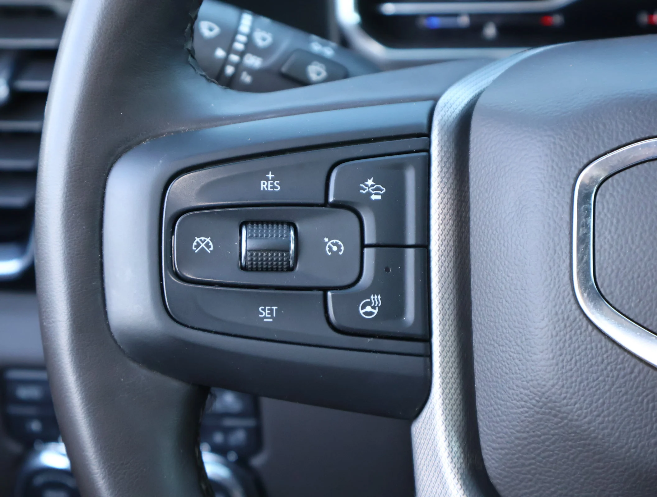 Used 2025 White Frost Tricoat GMC Denali image 18