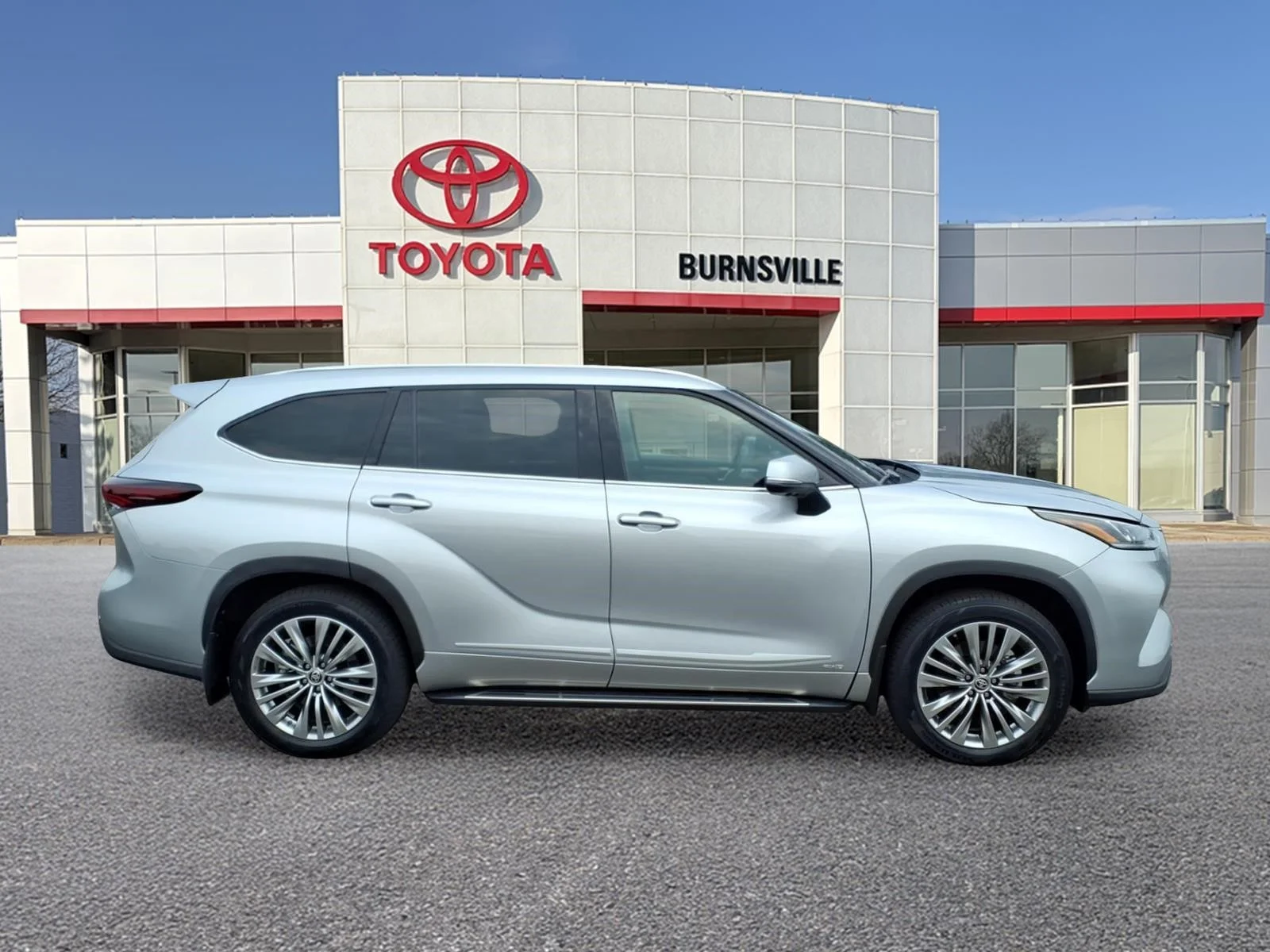 Certified 2025 Toyota Highlander Platinum with VIN 5TDEBRCH8SS668408 for sale in Burnsville, Minnesota