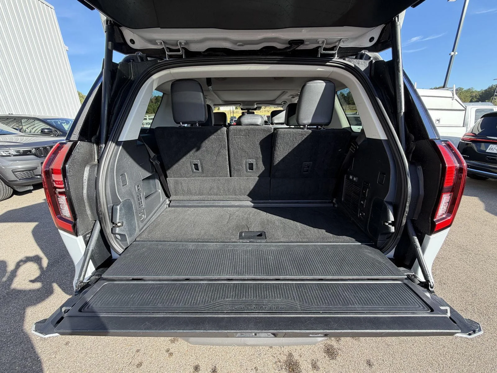 Used 2025 Space Silver Ford Platinum image 21