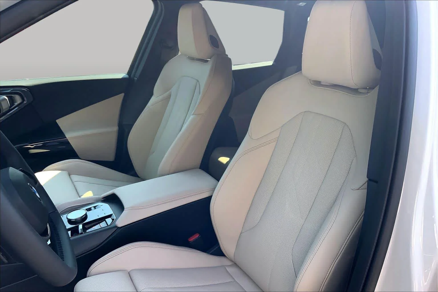 New 2026 Mineral White Metallic BMW 30 xDrive image 9