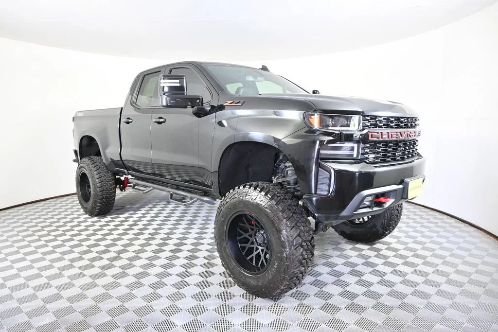Used 2019 BLACK Chevrolet Custom Trail Boss image 10