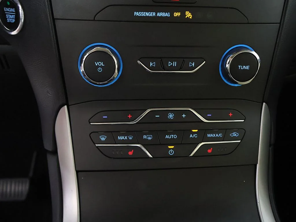 Used 2019 White Ford SEL image 41