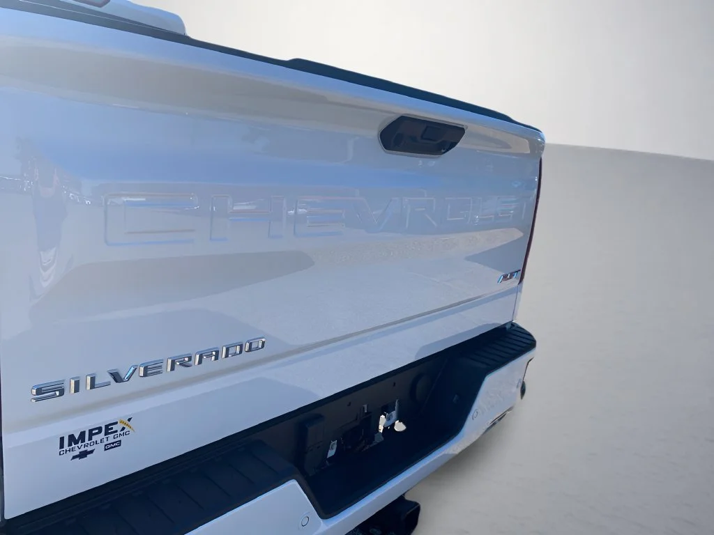 New 2026 White Chevrolet RST image 36