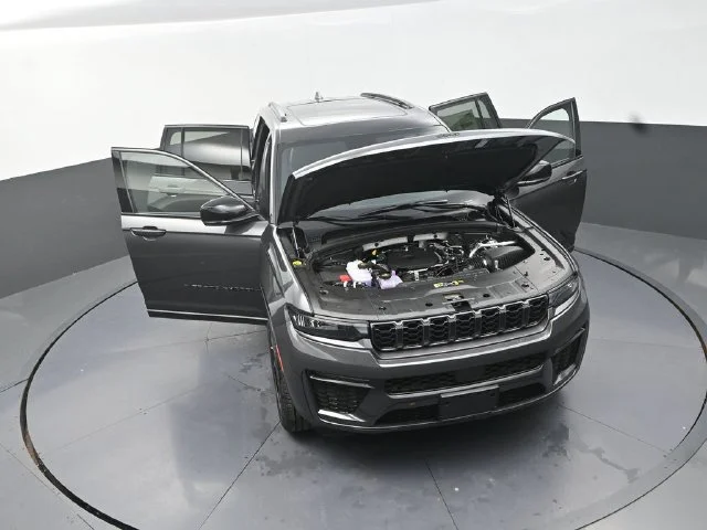 New 2026 Baltic Gray Metallic Clear-Coat Exterior Paint Jeep Limited image 31