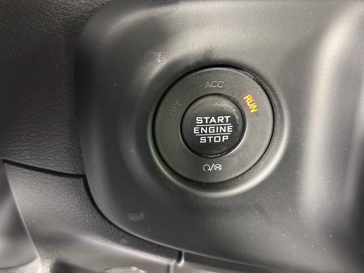 Used 2023 Silver Zynith Clearcoat Jeep Rubicon image 30