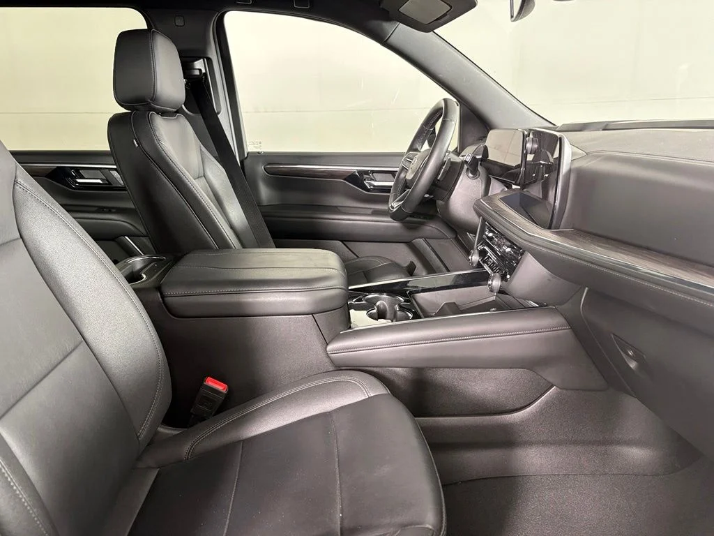 Used 2025 Black Chevrolet Z71 image 14