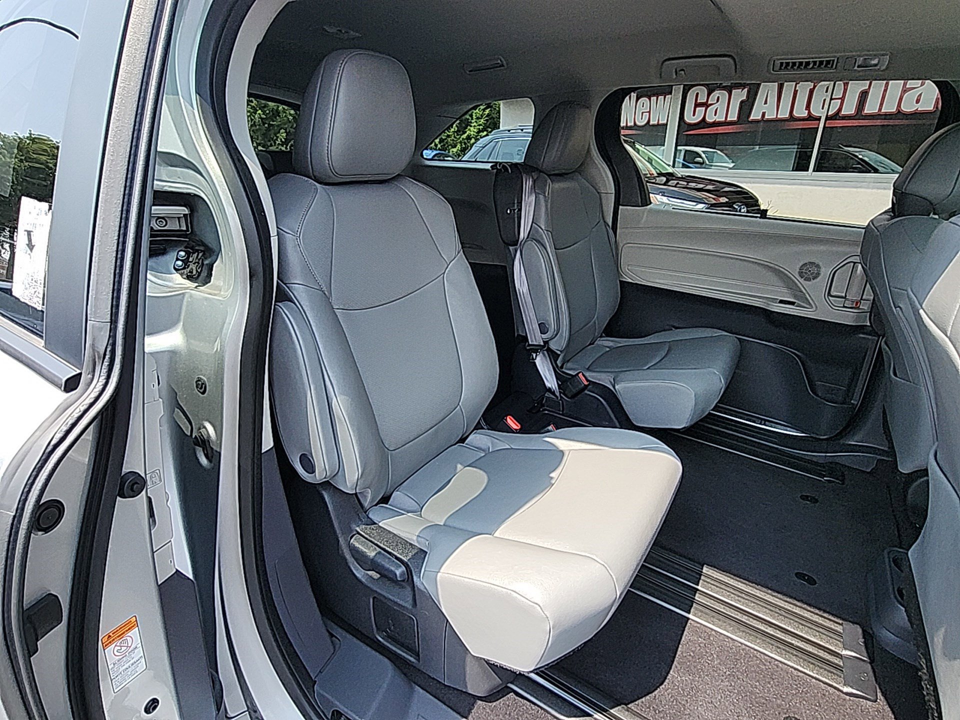 2023 Toyota Sienna XLE - Photo 33