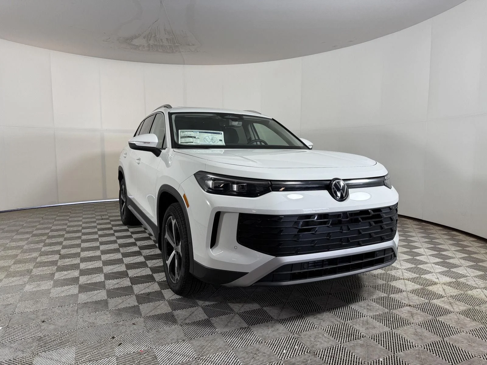 2026 Volkswagen Tiguan 2.0T SE 4Motion's photo