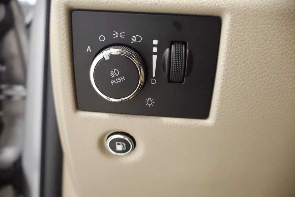 Certified Used 2020 Silver Jeep Limited image 28