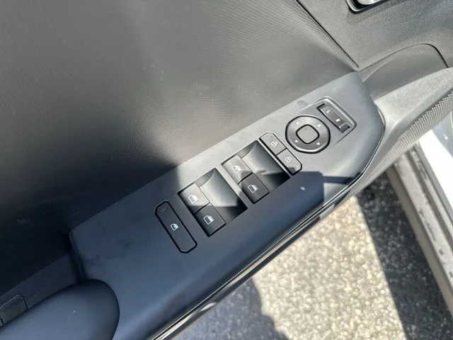 New 2026 Snow White Pearl Kia LXS image 17