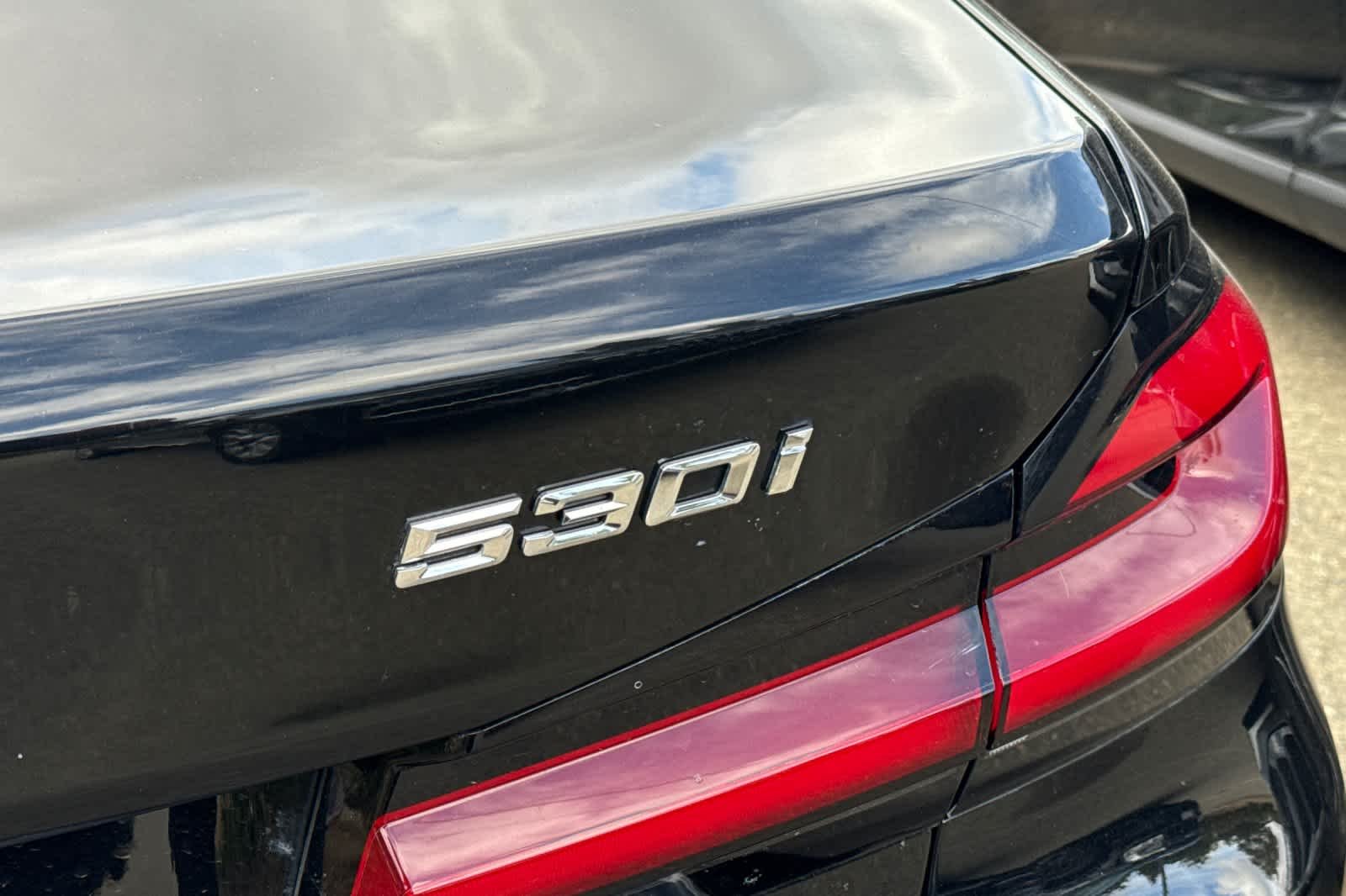 Used 2021 Jet Black BMW 530i xDrive image 7