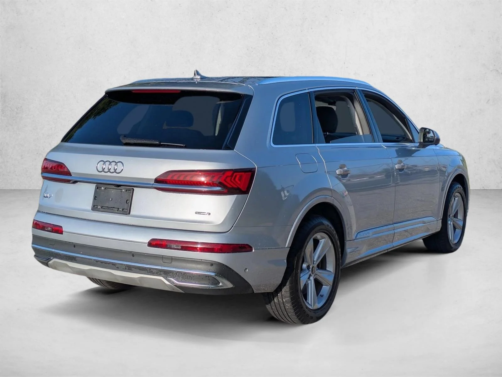 Used 2022 Florett Silver Metallic Audi Premium image 4