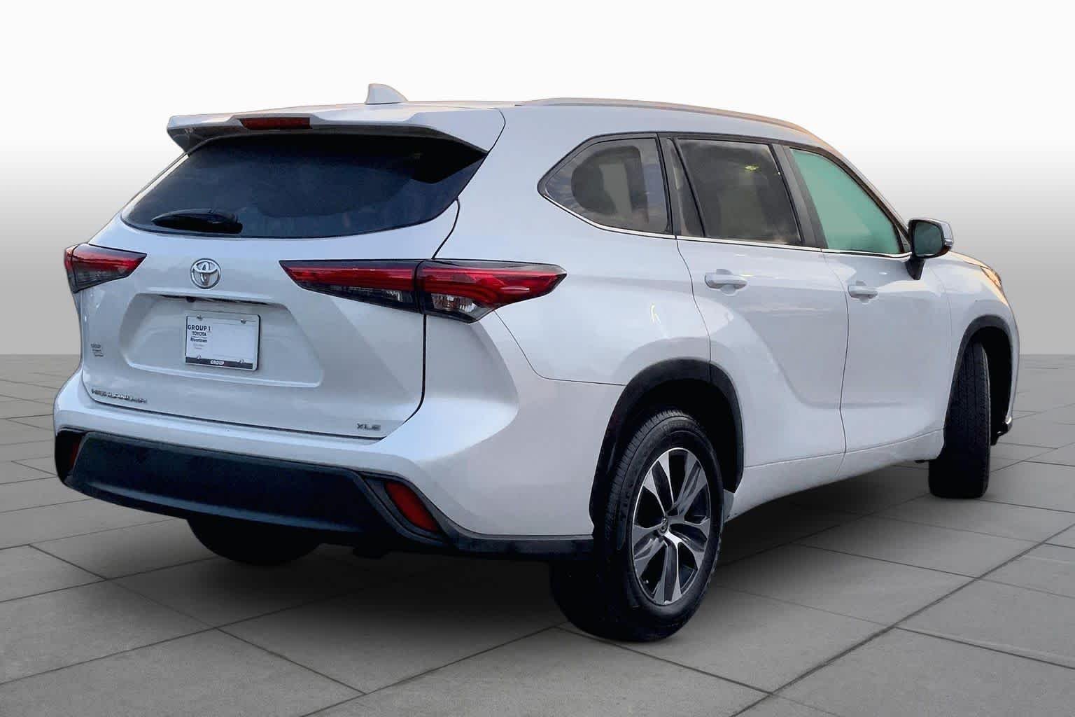 Used 2023 Wind Chill Pearl Toyota XLE image 13
