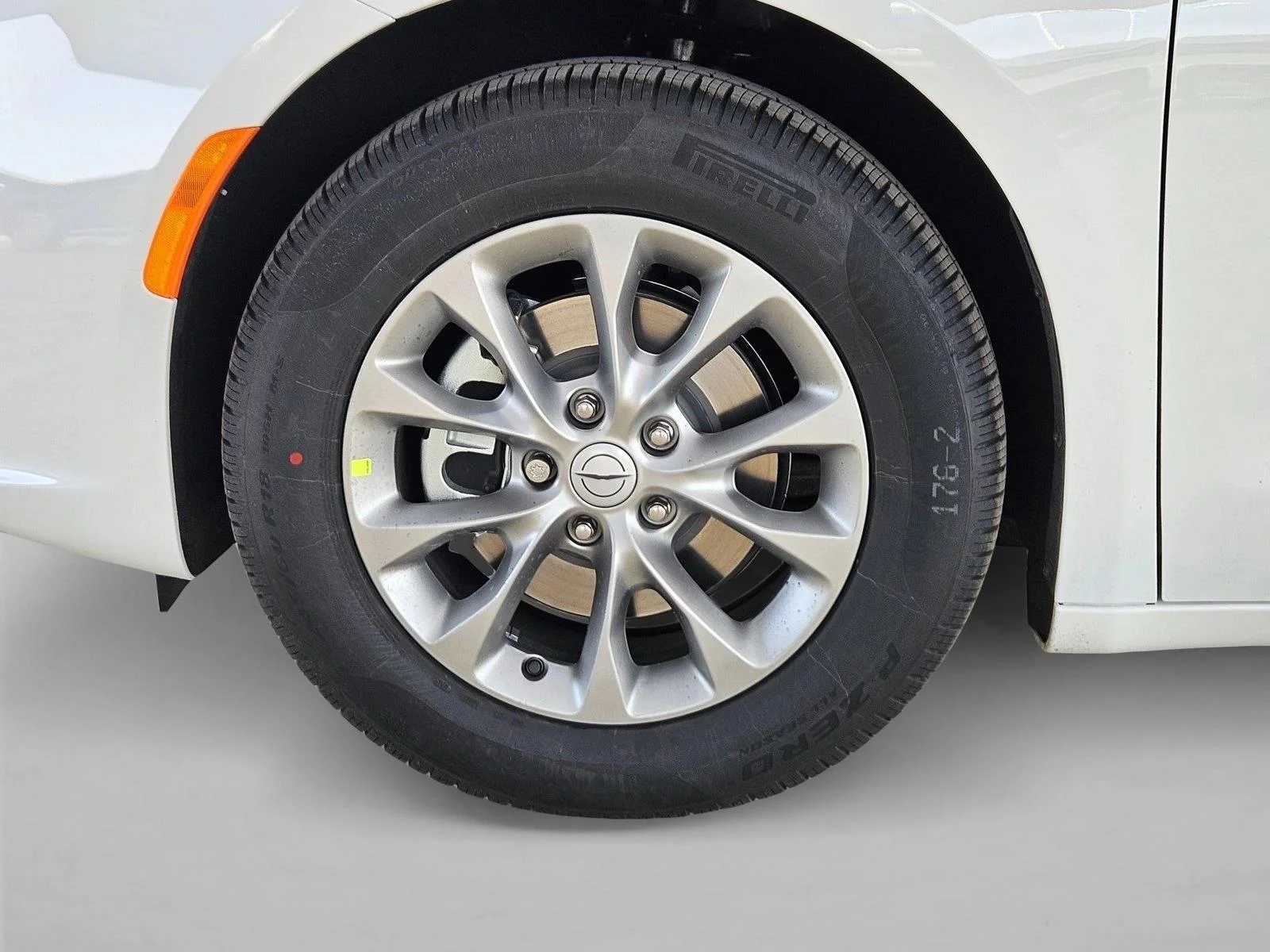 New 2026 Bright White Clear-Coat Exterior Paint Chrysler Limited image 10
