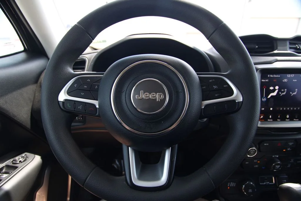 Used 2023 Gray Jeep Latitude image 18